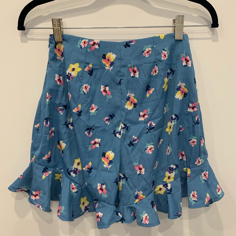 NASTY GAL Florida Keys Ruffle Short - Picture 3 of 4